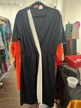 Vintage True 80s Black and White Faux-Wrap Women's Dress Plus Size